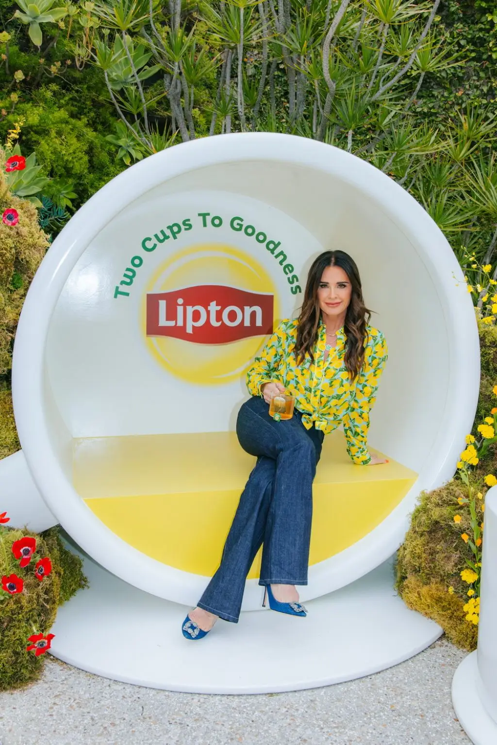 KYLE RICHARDS AT A HIGH TEA LUNCHEON WITH LIPTON GREEN TEA AT THE MAYBOURNE BEVERLY HILLS4